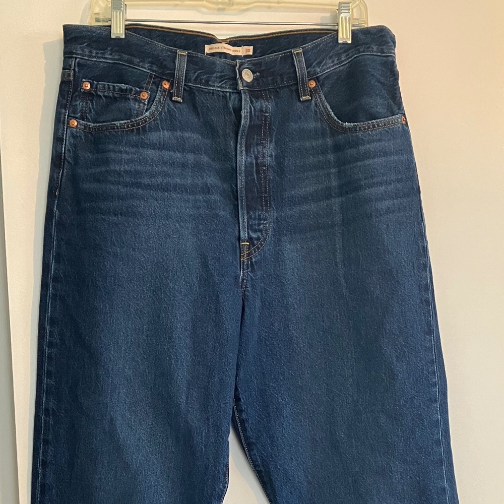 Levis - Picture 2 of 9